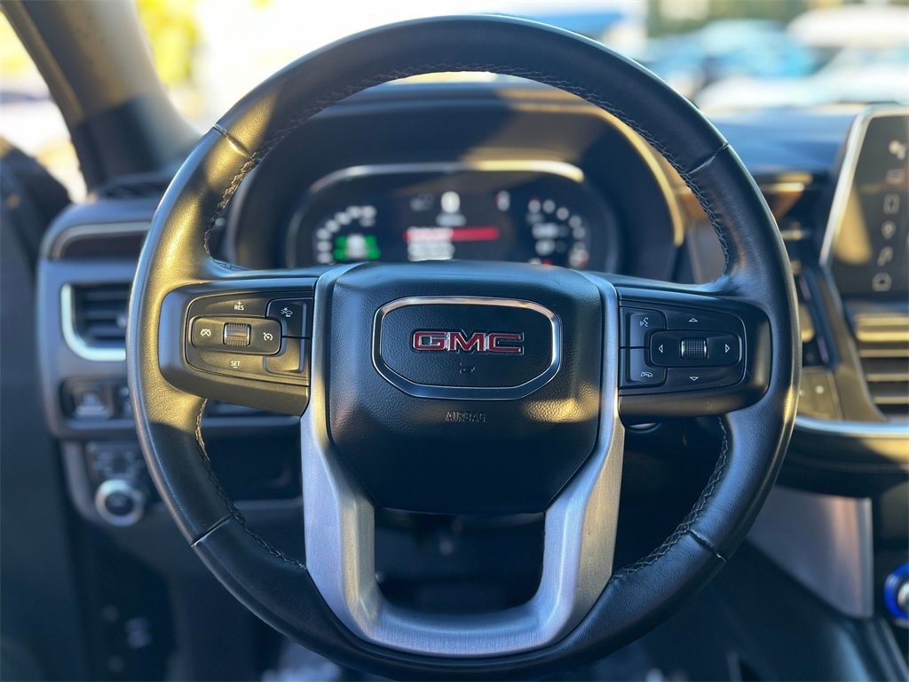 Used 2023 GMC Yukon XL SLE image 15