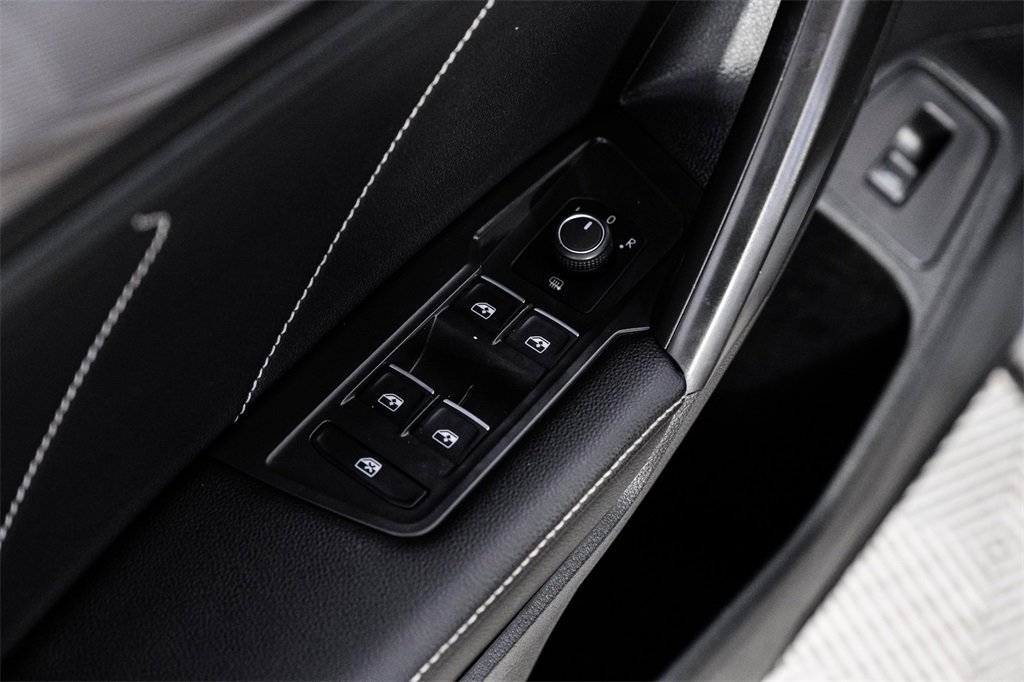 Used 2022 Volkswagen Tiguan SE image 48