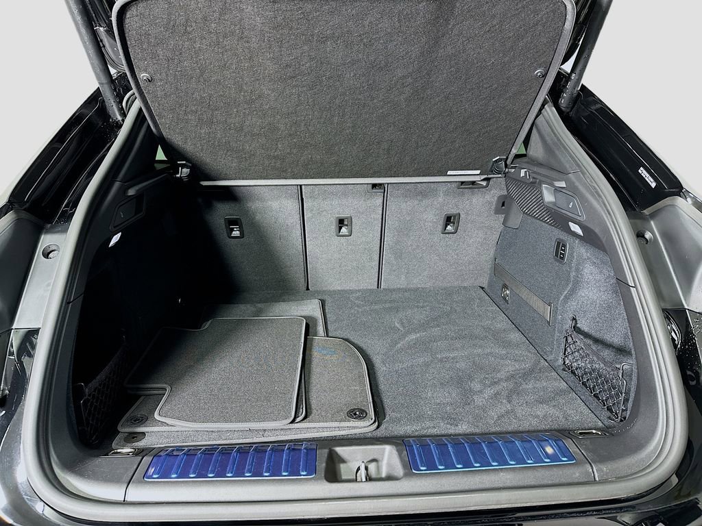 Used 2025 Porsche Macan 4S Electric image 28