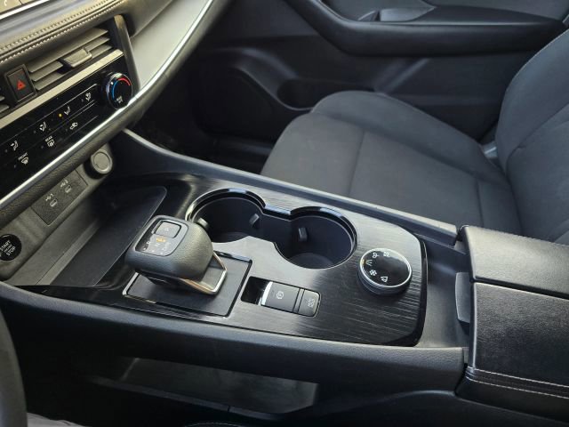 Used 2024 Nissan Rogue S image 27