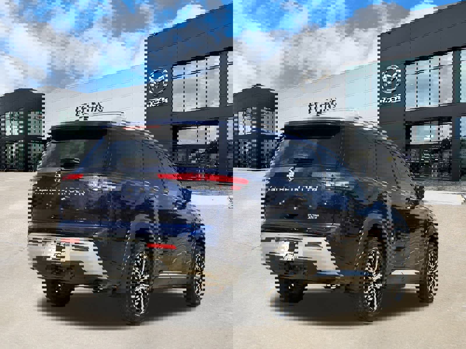 Used 2025 Nissan Pathfinder Platinum w/ Cargo Package image 3