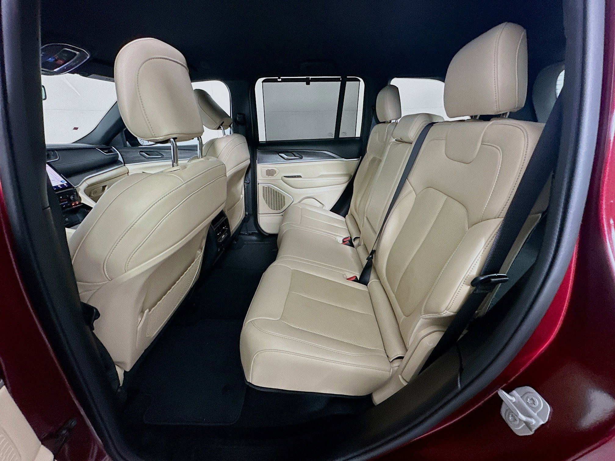 Used 2023 Jeep Grand Cherokee Limited w/ Luxury Tech Group II image 29