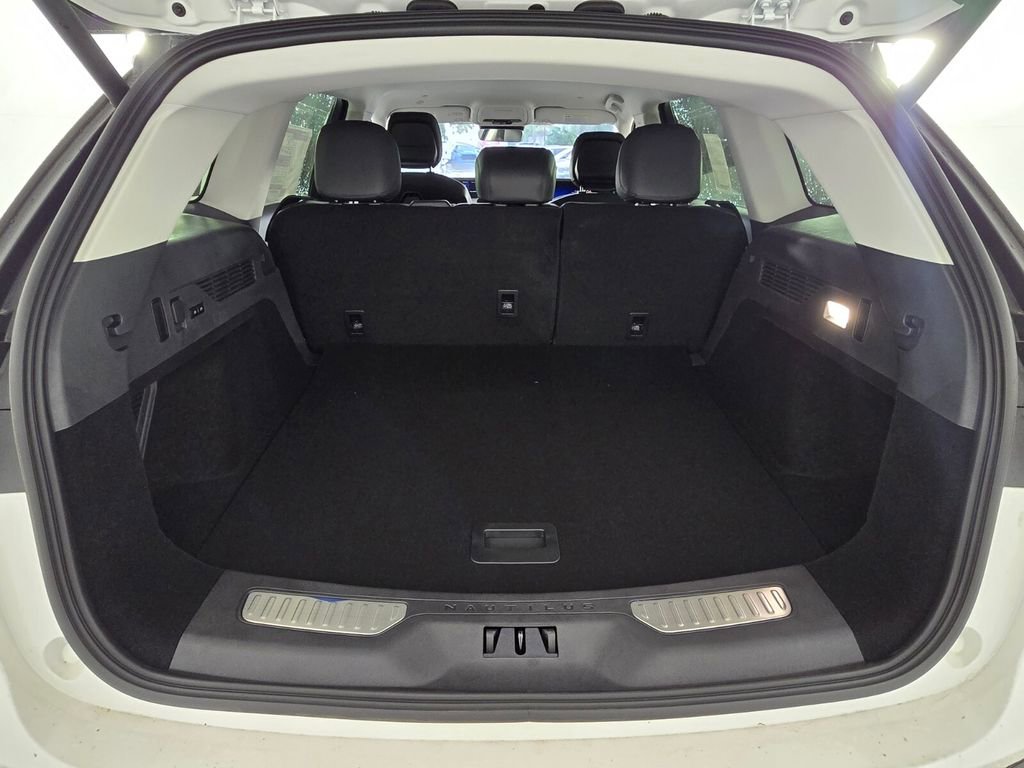 New 2026 Lincoln Nautilus Premier image 12