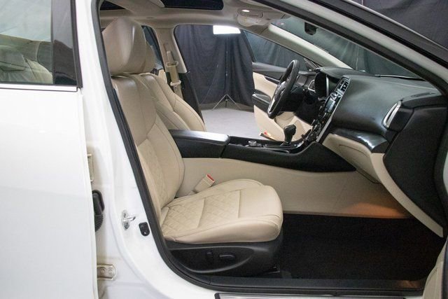 Used 2023 Nissan Maxima Platinum image 16