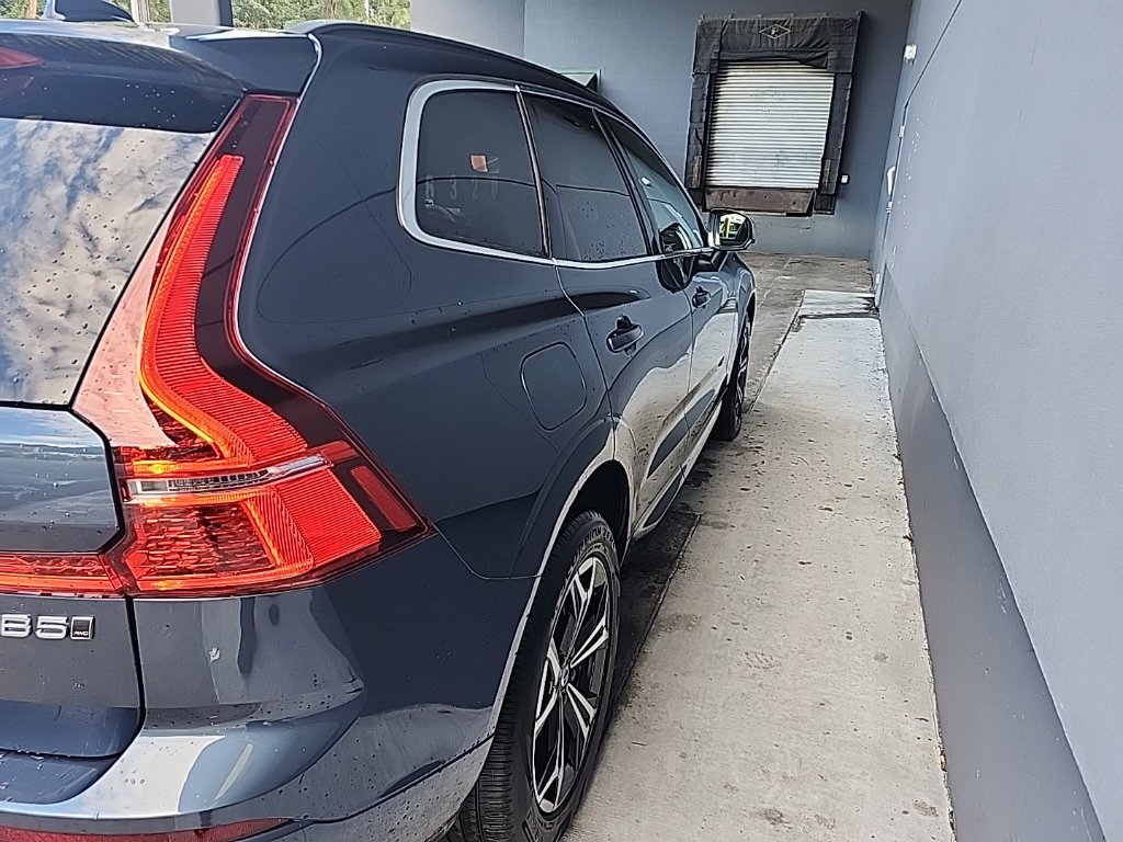 Used 2022 Volvo XC60 B5 Momentum w/ Climate Package AWD/4WD image 5