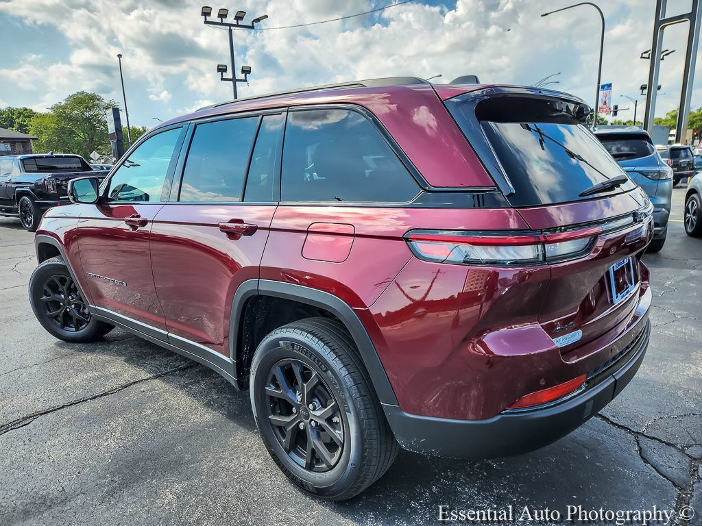 Used 2024 Jeep Grand Cherokee Altitude AWD/4WD image 6