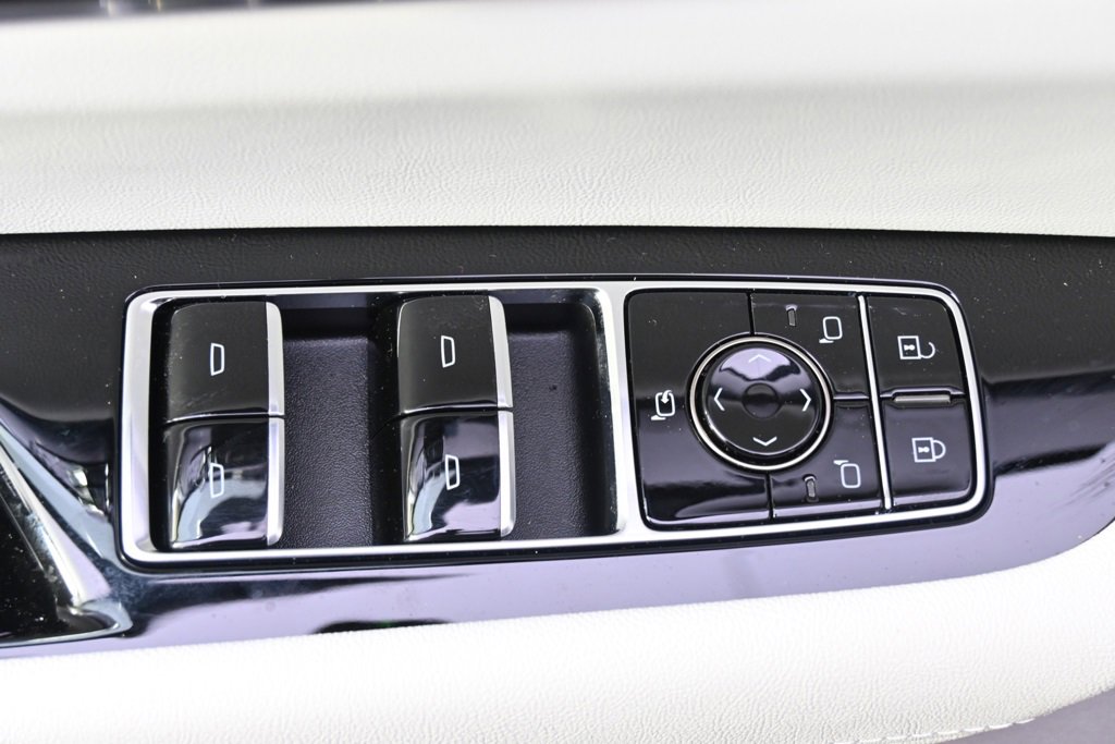 New 2026 Cadillac Vistiq Sport w/ LPO, Floor Liner Package image 24