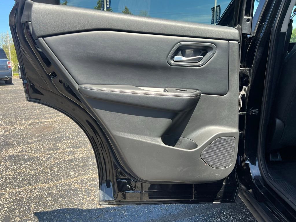 Used 2024 Nissan Rogue SV AWD/4WD image 31