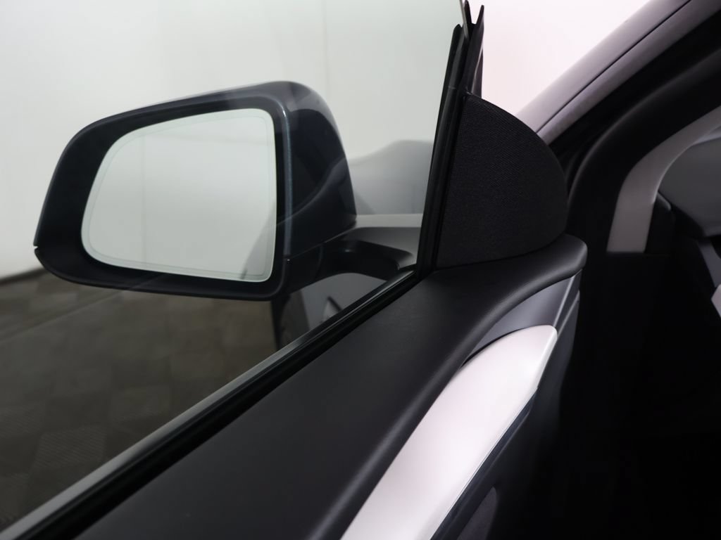 Used 2023 Tesla Model Y Long Range AWD/4WD image 32