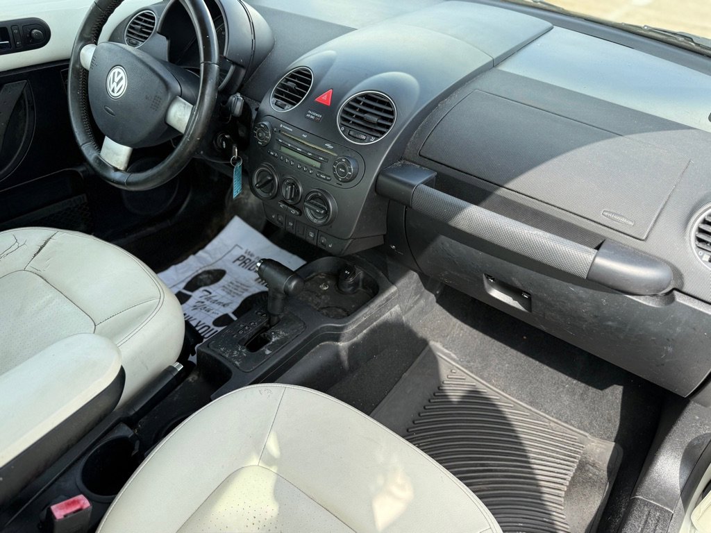 Used 2008 Volkswagen Beetle Triple White Edition image 13