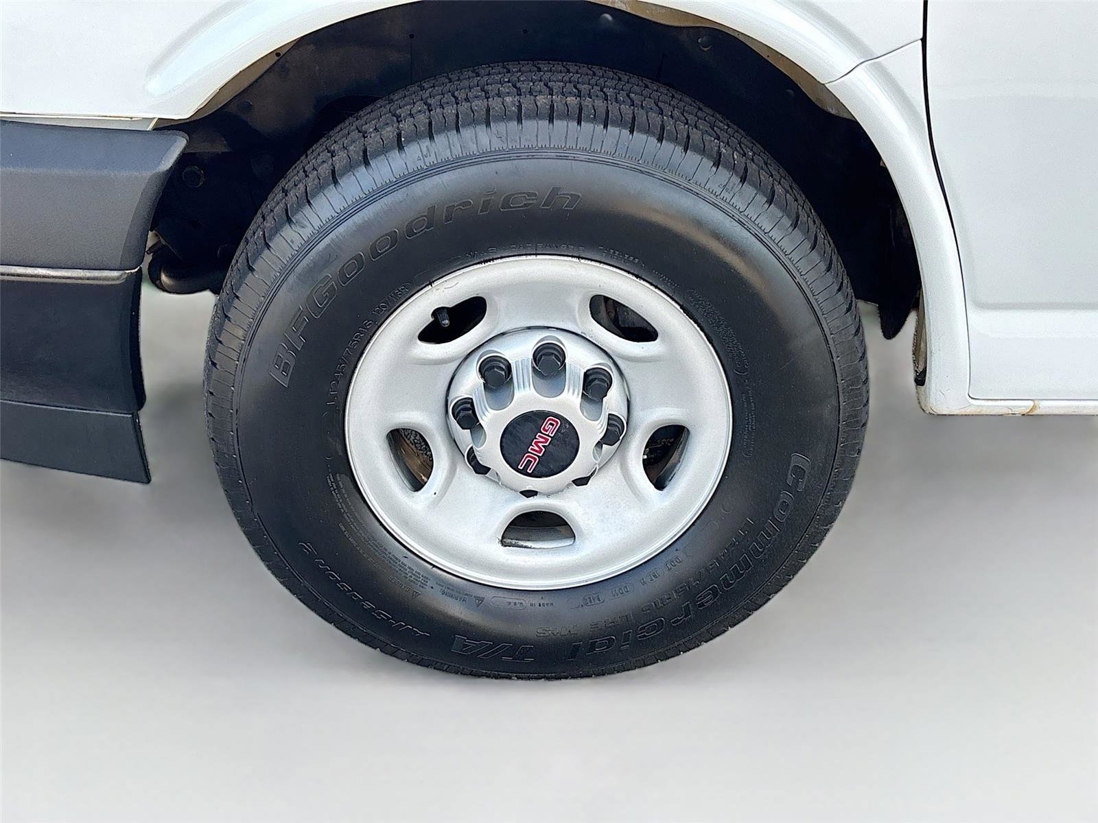 Used 2017 GMC Savana 2500 RWD image 25