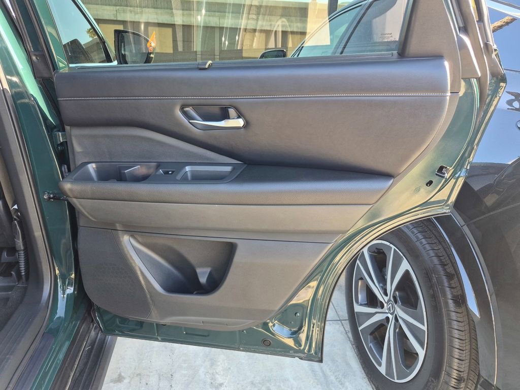 Used 2023 Nissan Pathfinder SL FWD image 29