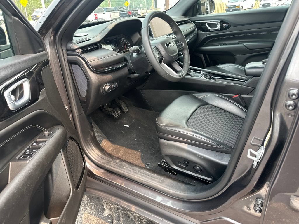 Used 2023 Jeep Compass Latitude w/ Convenience Group AWD/4WD image 12