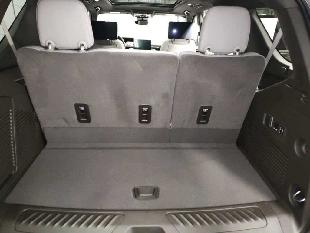 New 2026 GMC Yukon Elevation w/ Elevation Premium Package image 16