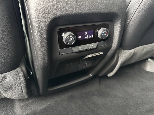 Used 2025 Chevrolet Traverse Z71 w/ Driver Confidence Package image 8