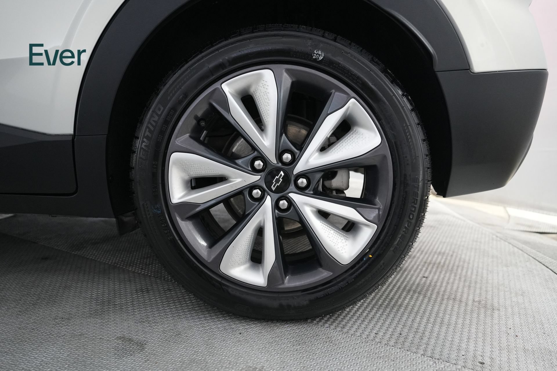 Used 2023 Chevrolet Bolt EUV LT w/ Convenience Package FWD image 9