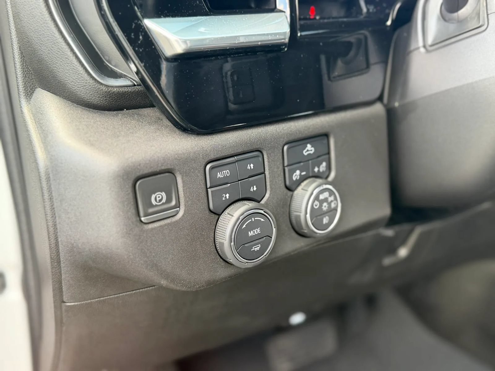 Used 2022 Chevrolet Silverado 1500 RST AWD/4WD image 35