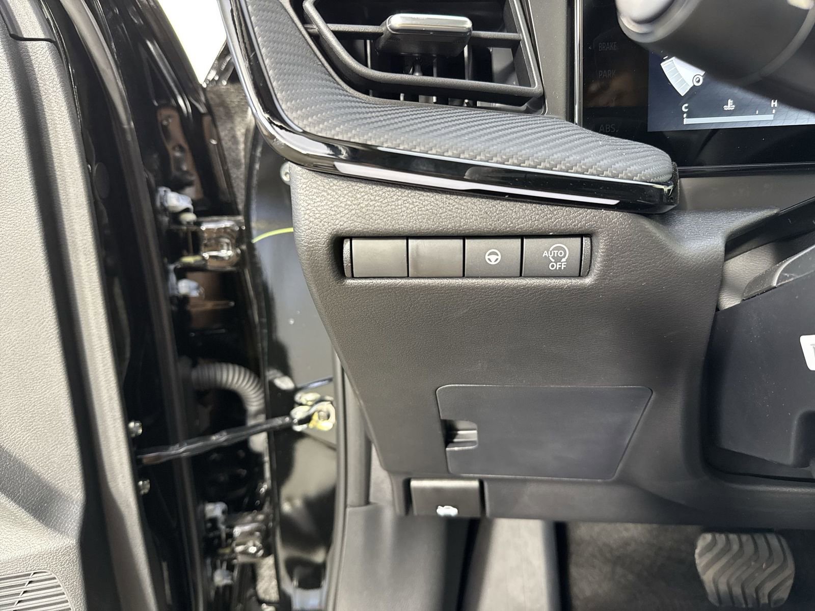 New 2025 Nissan Kicks SR w/ Illumination Package image 14