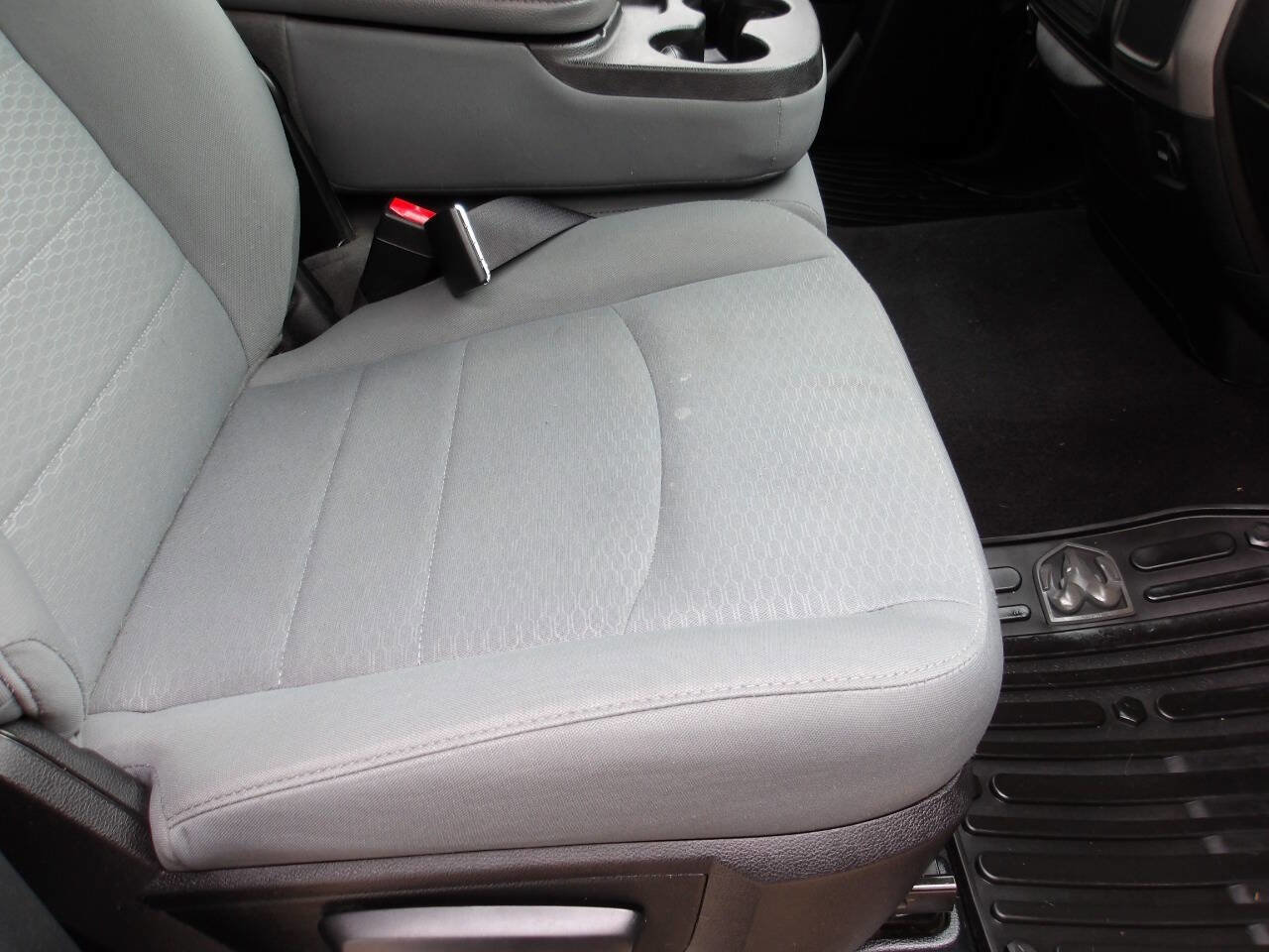 Used 2017 RAM 1500 Express w/ Express Value Package AWD/4WD image 19
