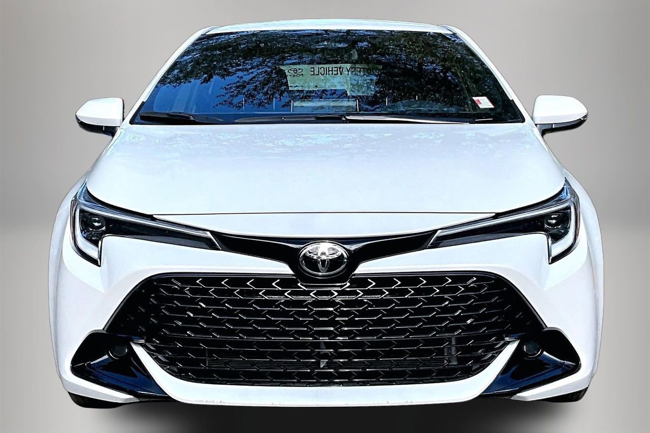 Used 2025 Toyota Corolla SE image 3