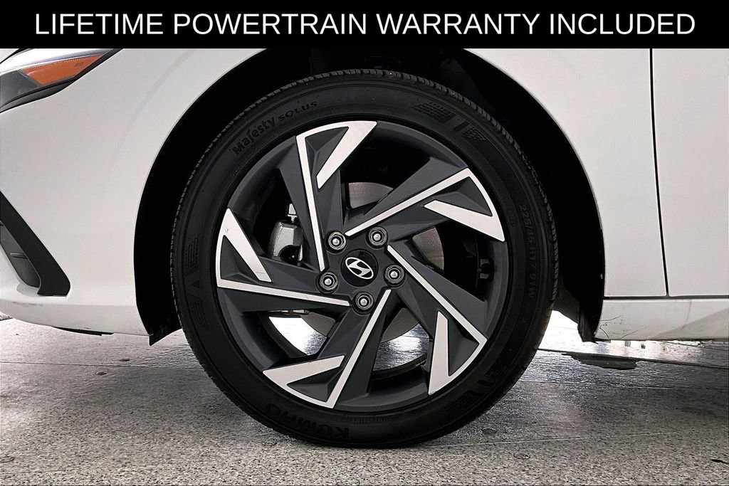 Used 2025 Hyundai Elantra Sport image 10