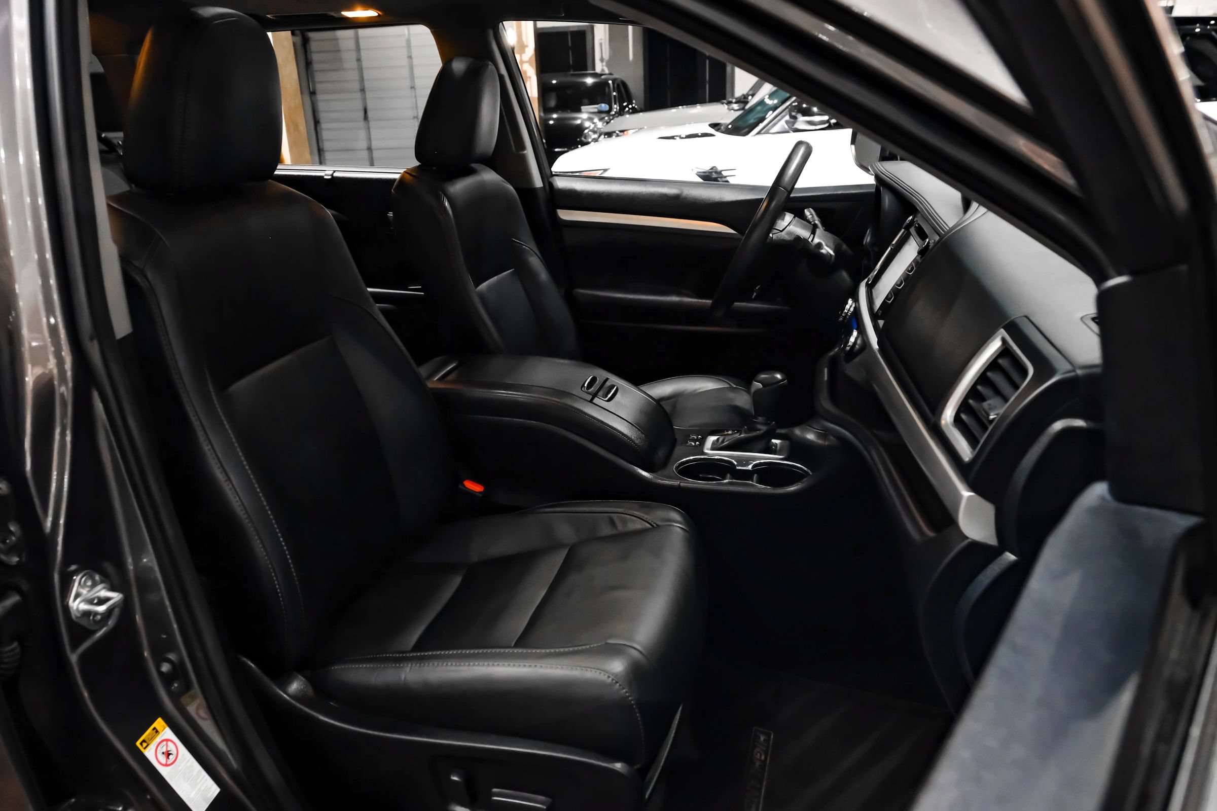 Used 2018 Toyota Highlander XLE FWD image 37