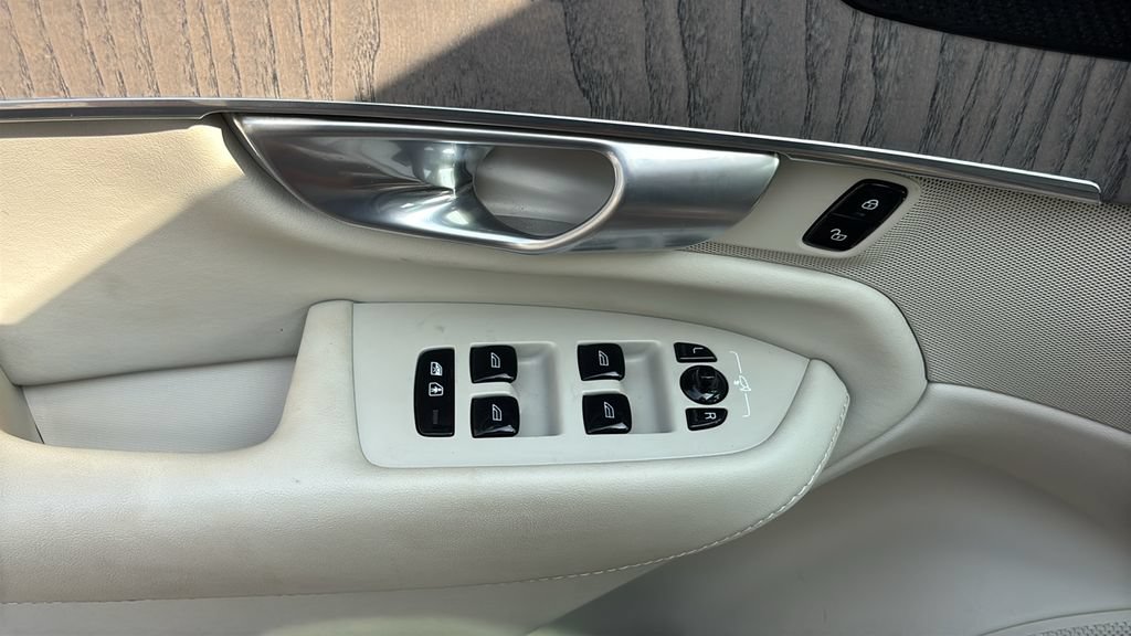 Certified 2024 Volvo XC90 B6 Plus w/ Protection Package Premier AWD/4WD image 13