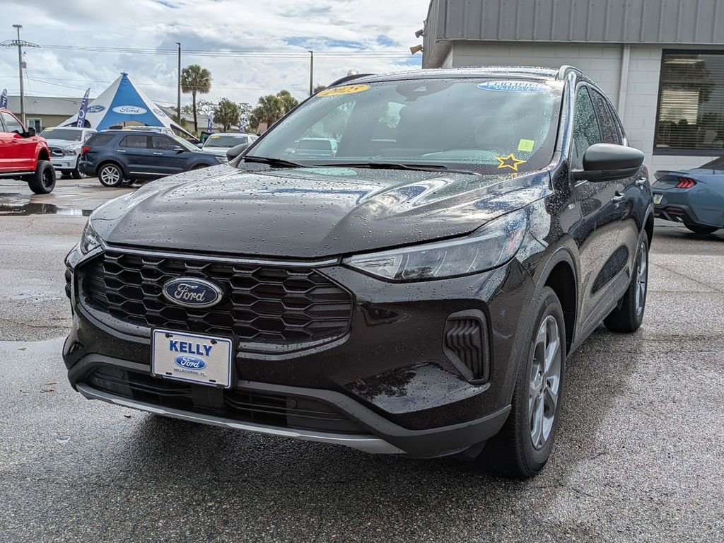 Certified 2025 Ford Escape ST-Line w/ Tech Pack #1 AWD/4WD image 2