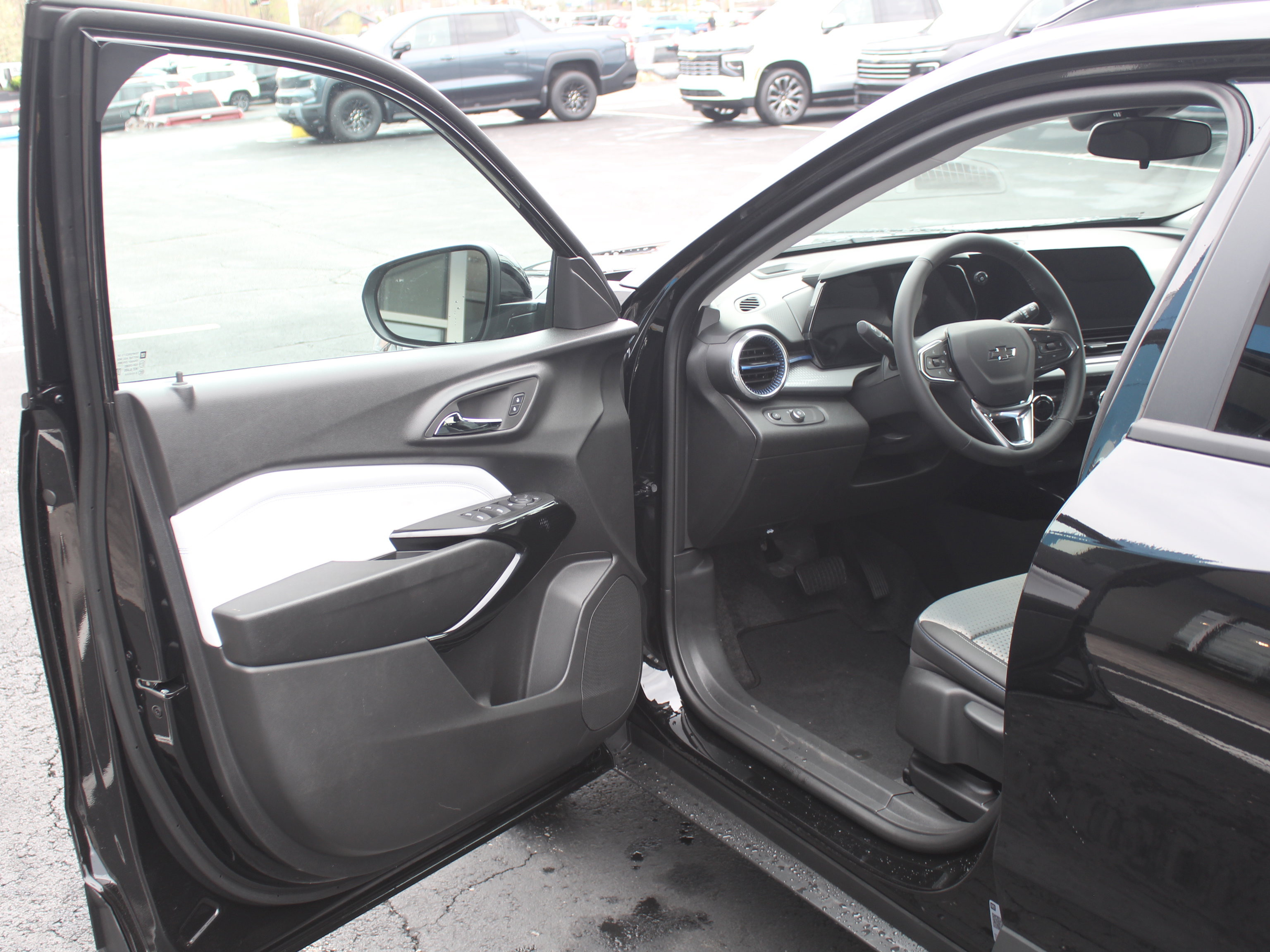 New 2026 Chevrolet Trax LT image 8