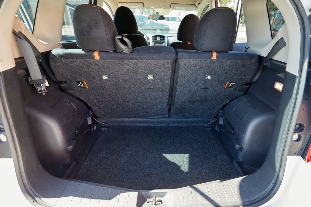Used 2016 Nissan Versa Note SR w/ SR Tech Package FWD image 18