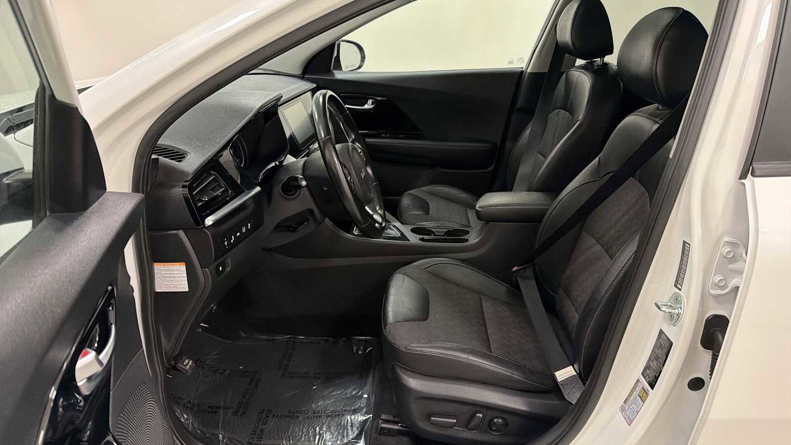 Used 2022 Kia Niro LXS FWD image 13