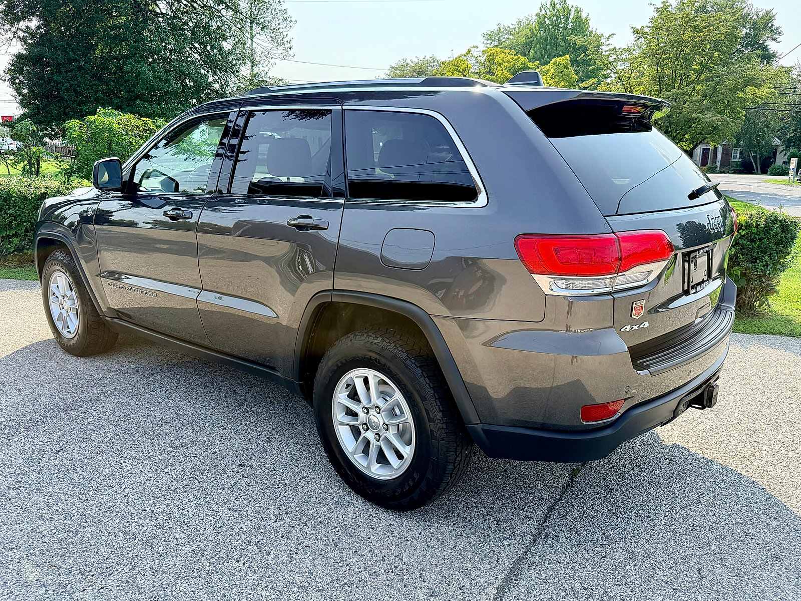 Used 2018 Jeep Grand Cherokee Laredo AWD/4WD image 6