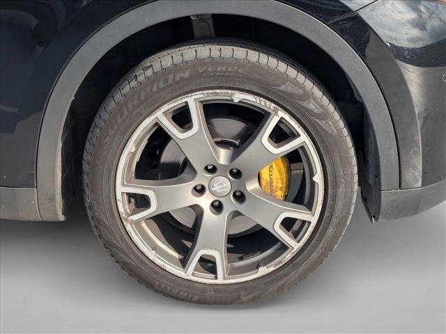 Used 2017 Maserati Levante image 19