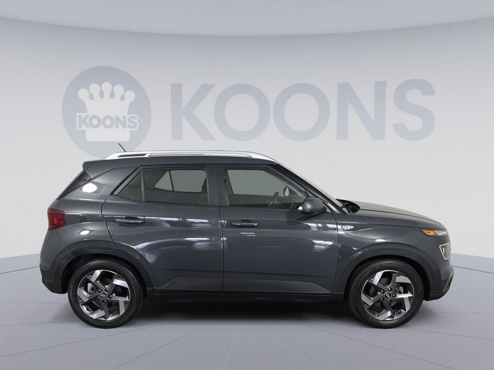 Used 2023 Hyundai Venue SEL FWD image 8