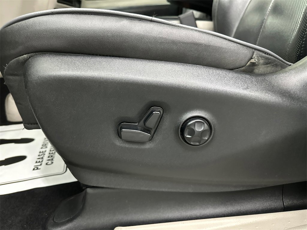 Used 2017 Chrysler Pacifica Limited w/ UConnect Theater Package image 10