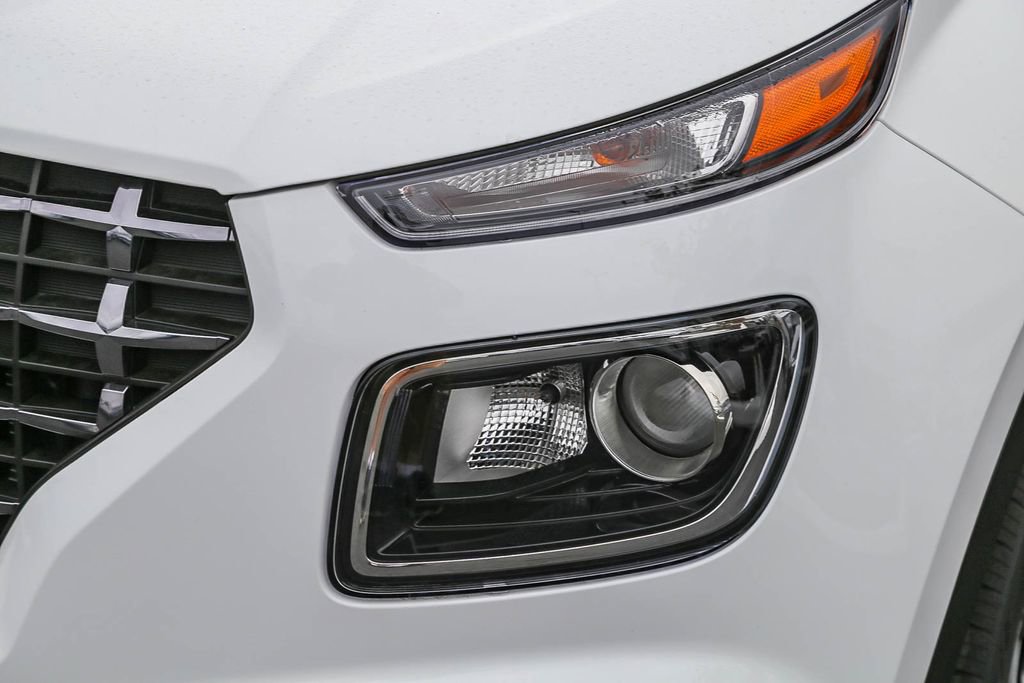 Used 2026 Hyundai Venue SEL FWD image 5