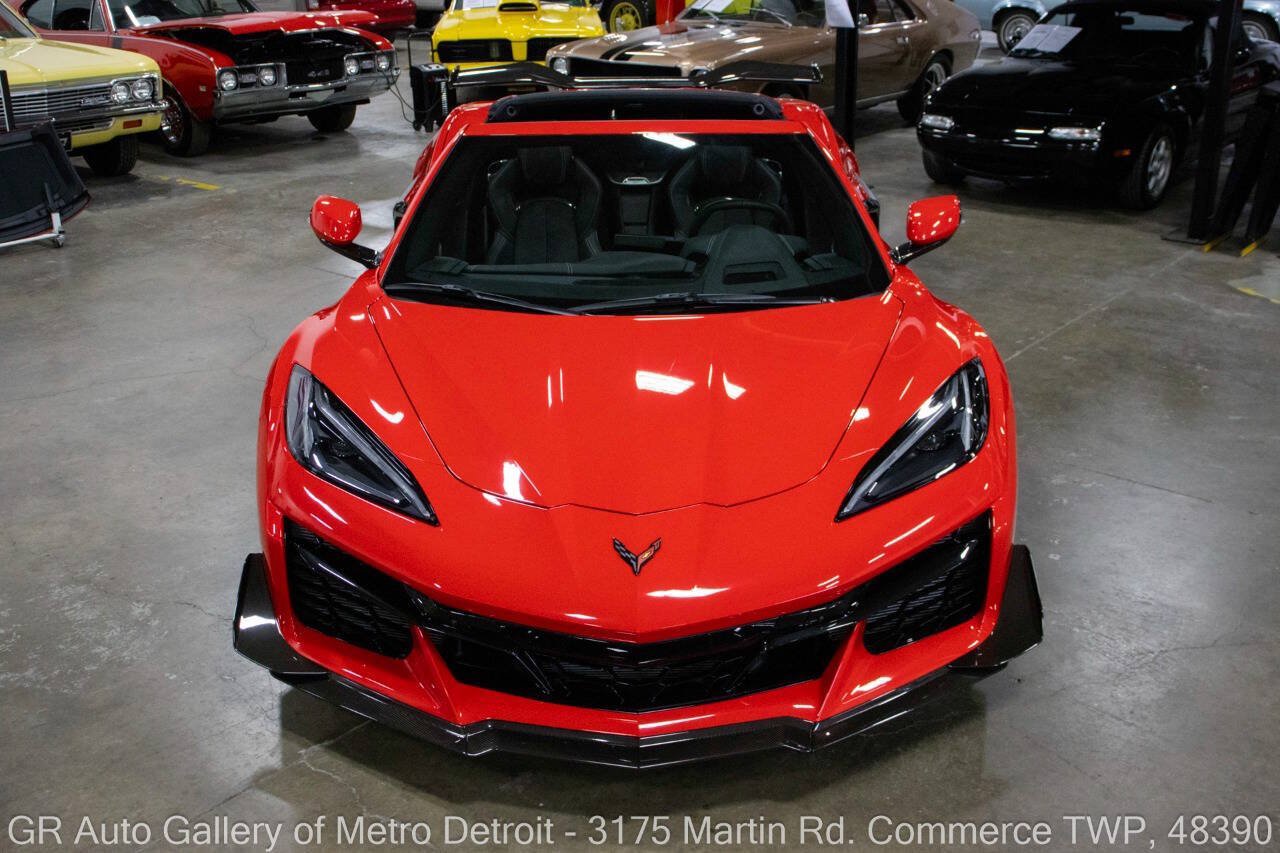 Used 2023 Chevrolet Corvette Z06 w/ Z07 Performance Package RWD image 12