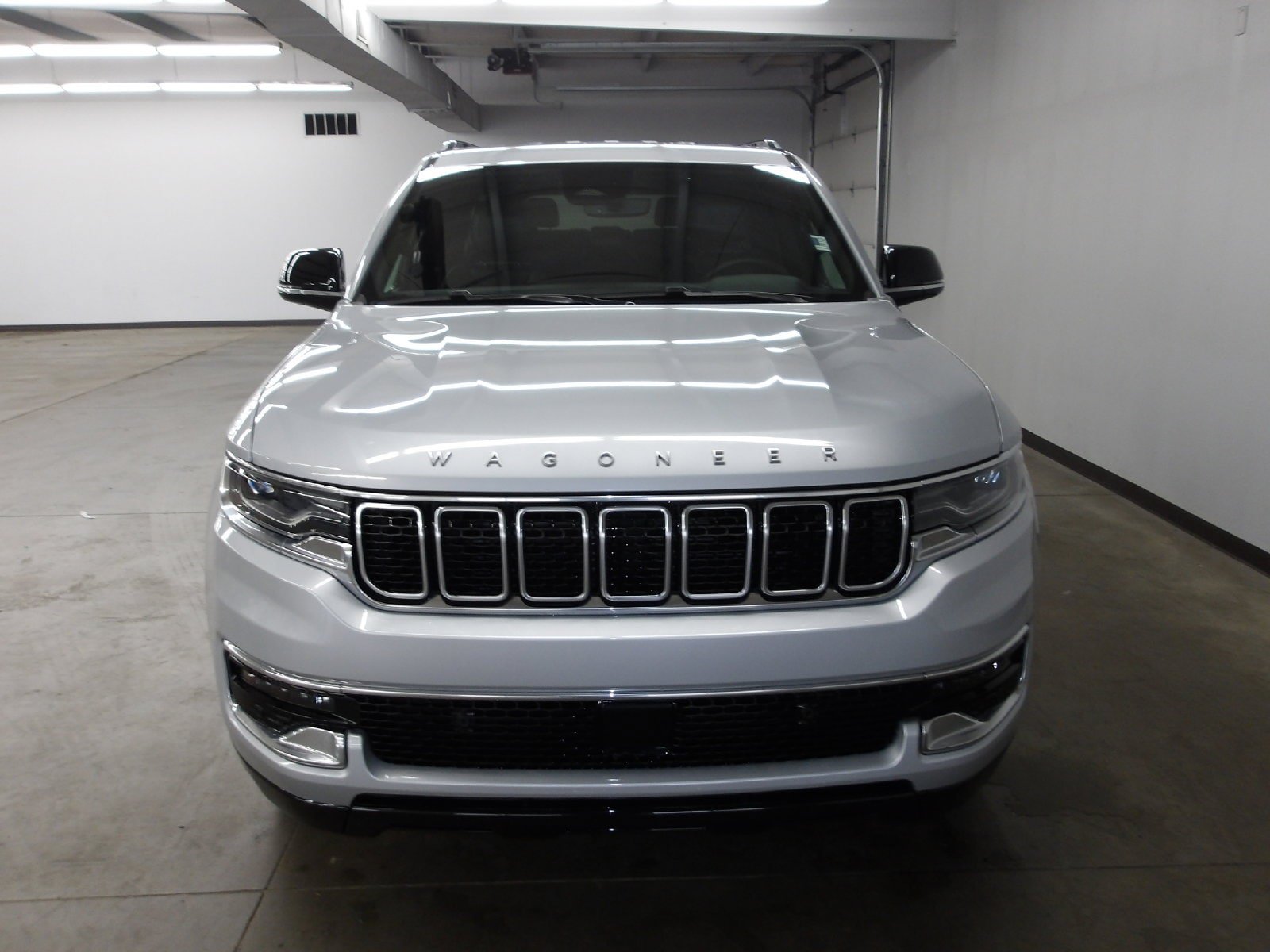 Used 2025 Jeep Wagoneer 4WD image 6