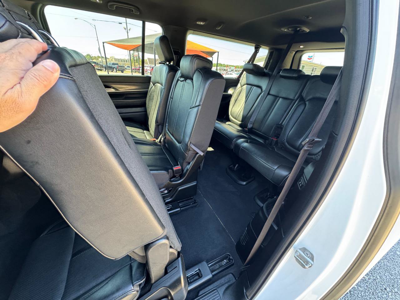 Used 2024 Jeep Wagoneer L Series II w/ Flexible Seating Group RWD image 23