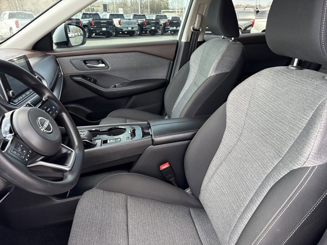 Used 2022 Nissan Rogue SV image 5