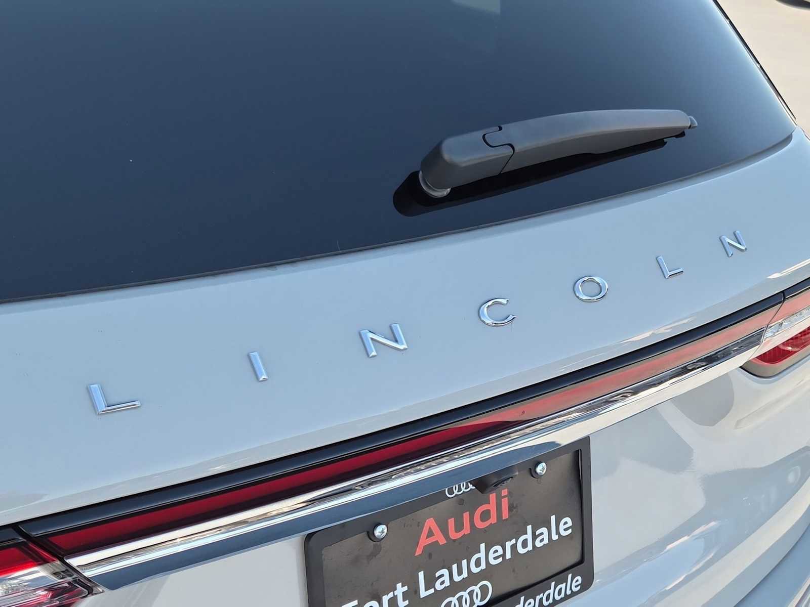 Used 2023 Lincoln Corsair Reserve w/ Jet Appearance Package image 10