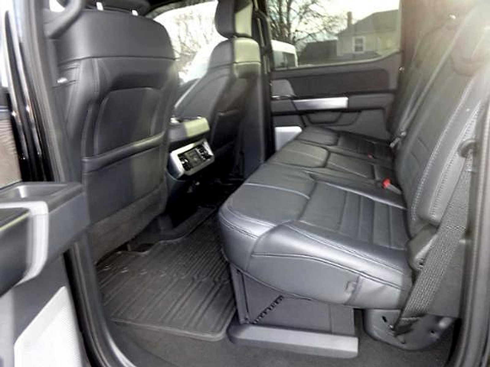 Used 2025 Ford F350 Platinum w/ FX4 Off-Road Package image 15