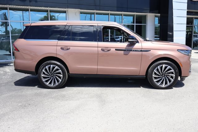 Used 2025 Lincoln Navigator Black Label AWD/4WD image 8