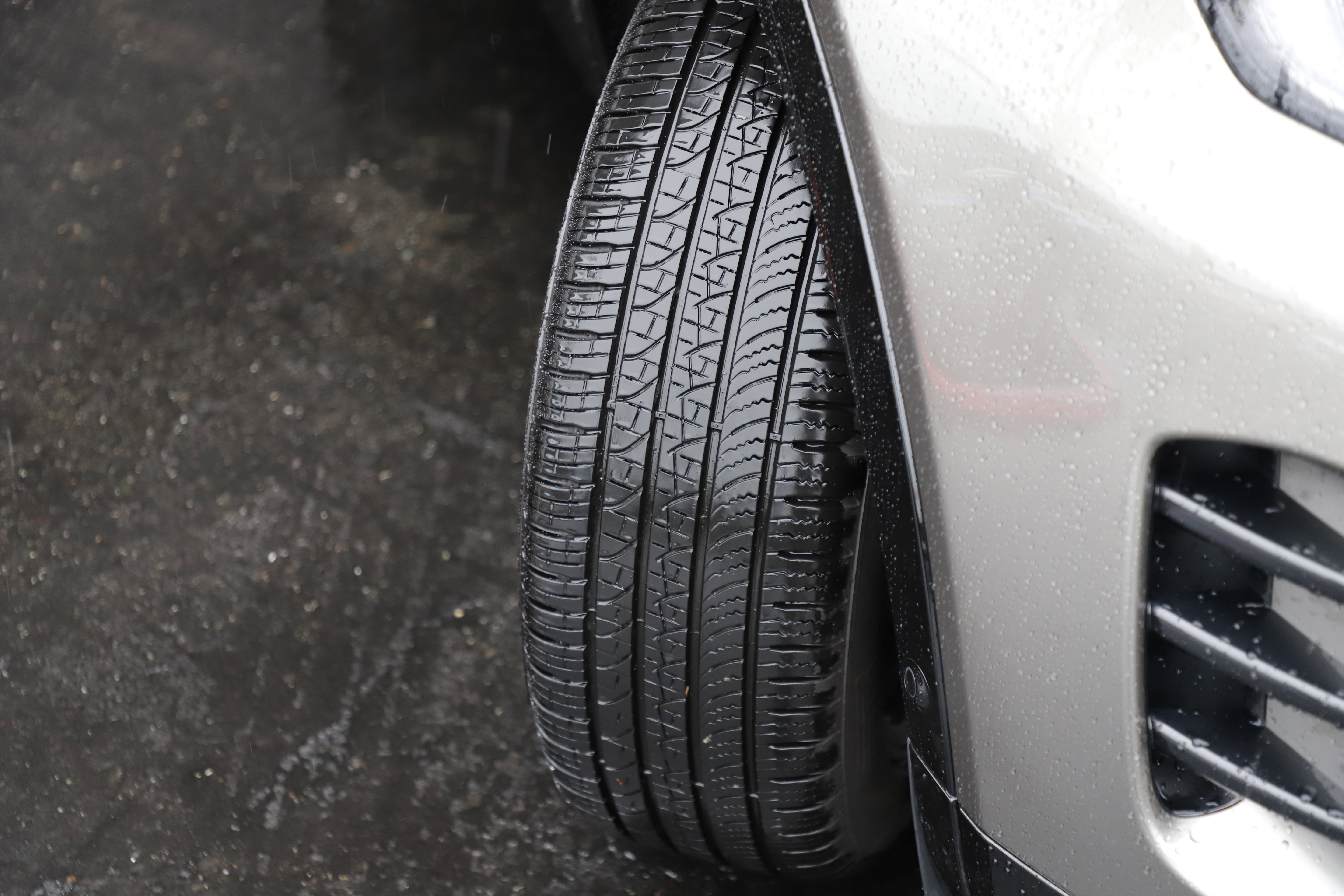 Certified 2025 Land Rover Discovery Sport Dynamic SE image 3