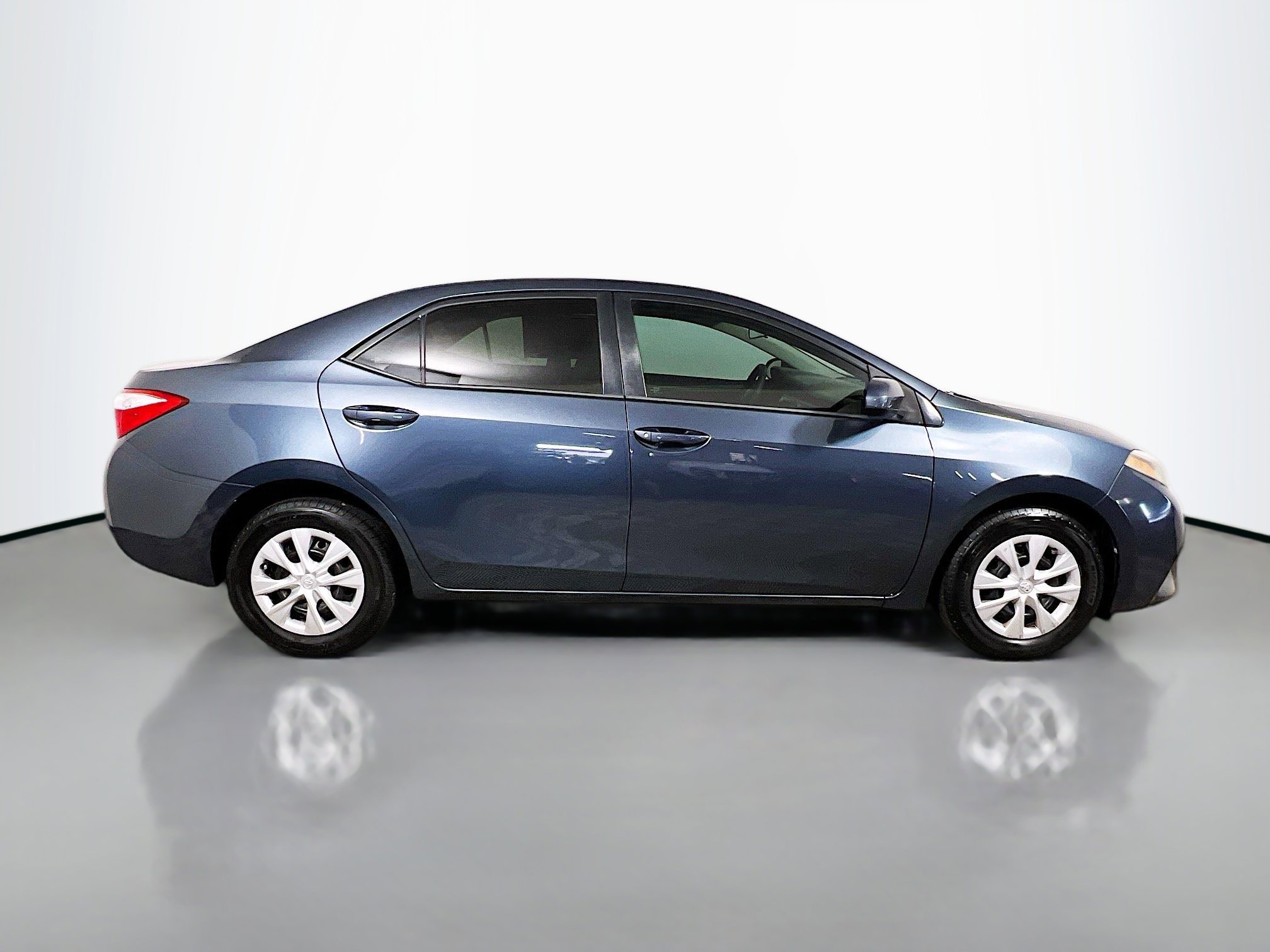 Used 2016 Toyota Corolla L image 3