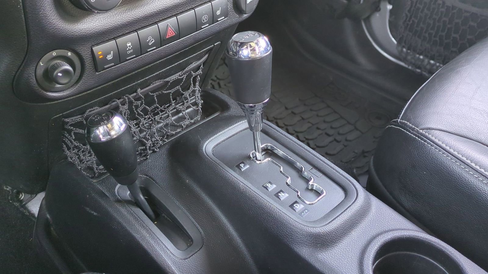 Used 2016 Jeep Wrangler Unlimited Rubicon image 37