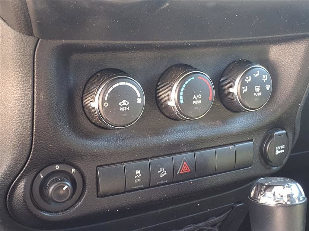 Used 2018 Jeep Wrangler Unlimited Sport S AWD/4WD image 9