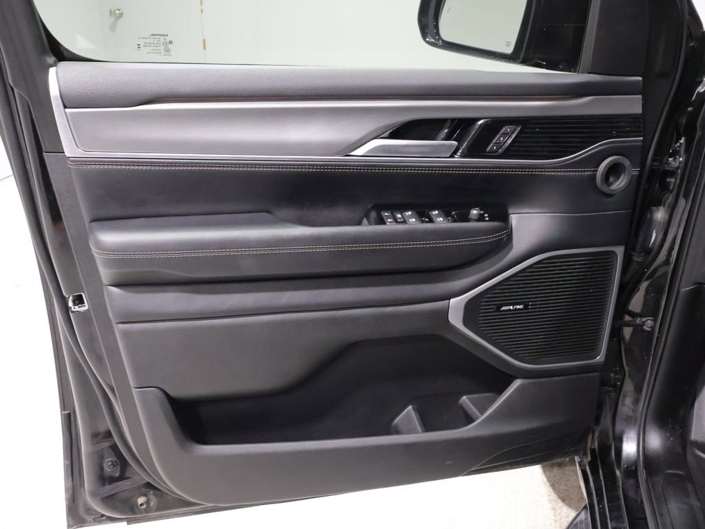 Used 2024 Jeep Wagoneer L Series II image 13