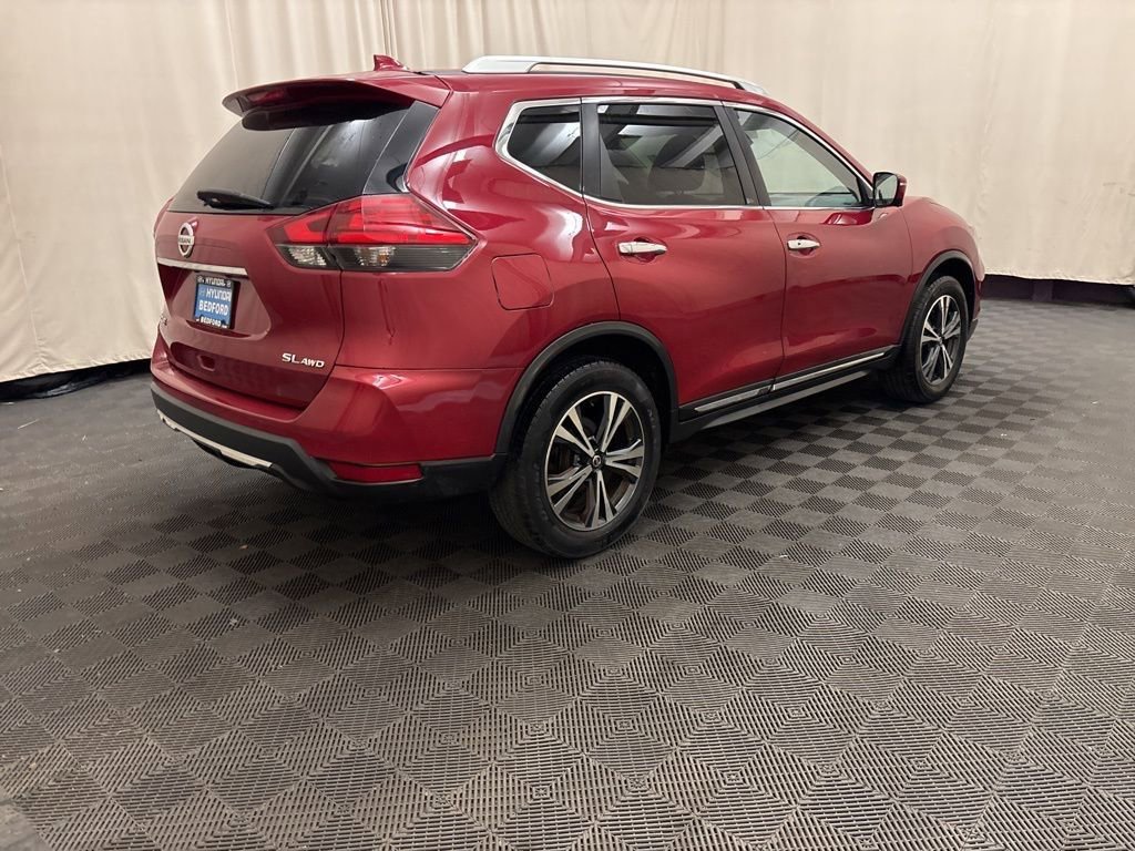 Used 2017 Nissan Rogue SL w/ SL Premium Package image 2