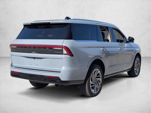 Used 2025 Lincoln Navigator Reserve AWD/4WD image 3